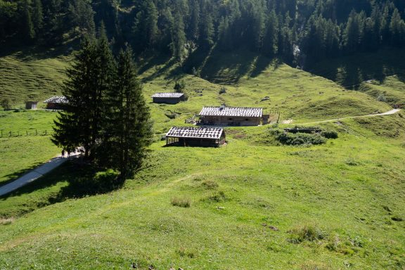 Die Berghütten der Bindalm in den Berchtesgadener Alpen