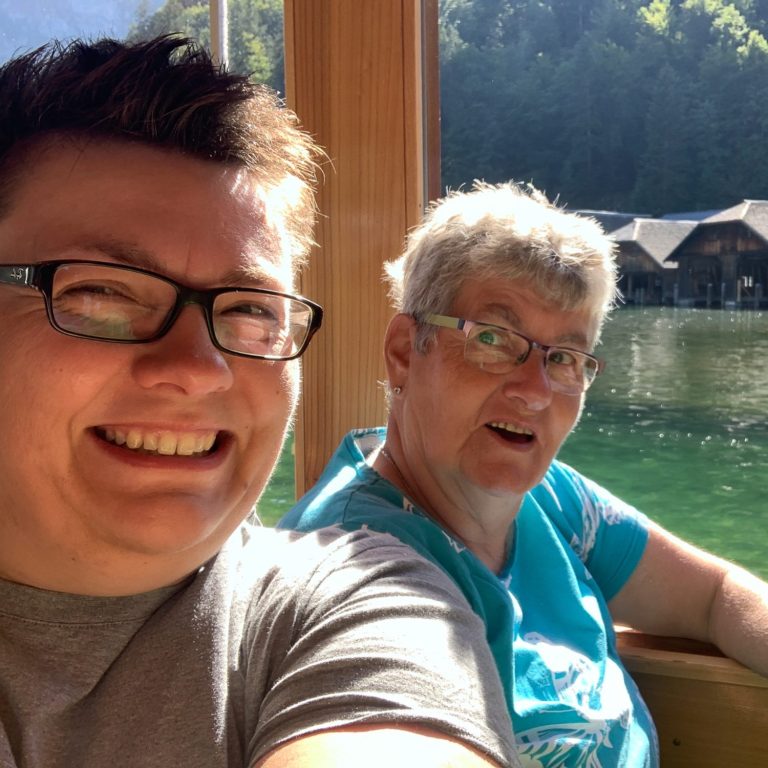 Mutter und Tochter im Boot Mutter und Tochter im Boot auf dem Königssee