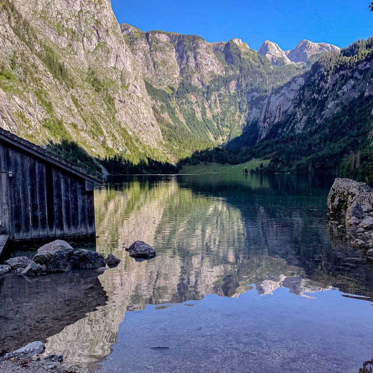 Obersee im Berchtesgadener Land - Spiegelung der Berge Obersee im Berchgesgadener Land mit Spiegelung der umliegenden Berge